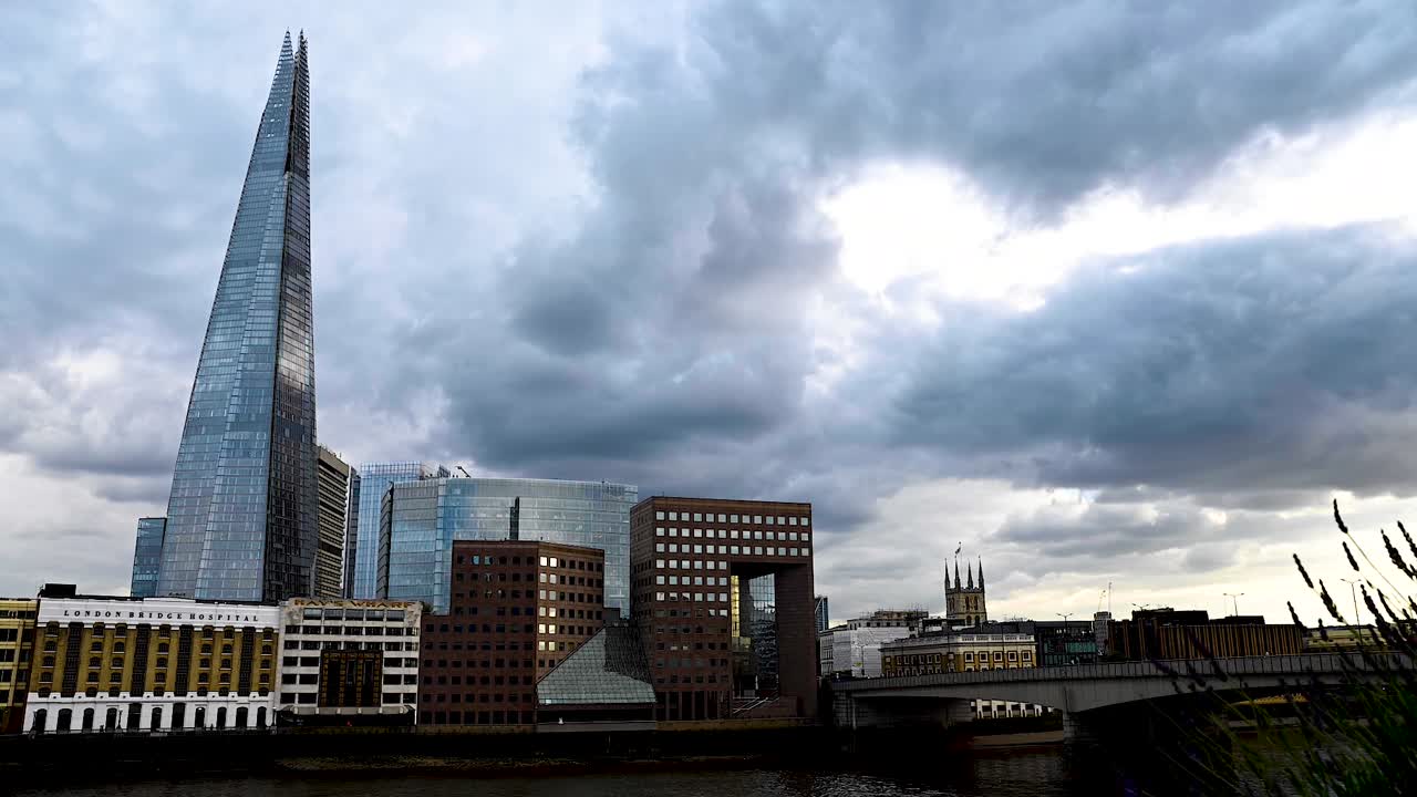 The Shard behind the London Bridge Hospital