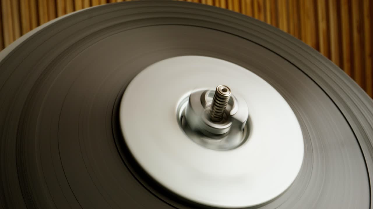 회전하는 필름 릴