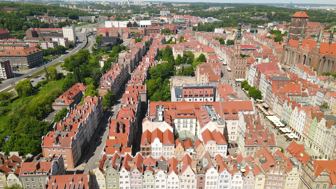 그단스크의 구시가 - 공중 광각 패닝 샷