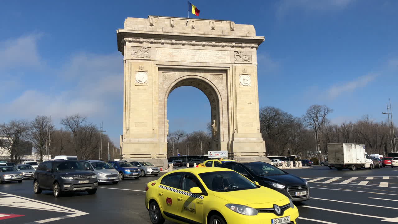루마니아 부쿠레슈티에 있는 트리팔 아치 (triumphal arch)