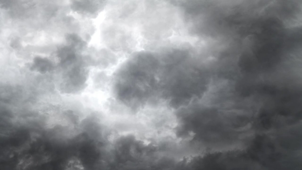 gray clouds in the sky and a thunderstorm