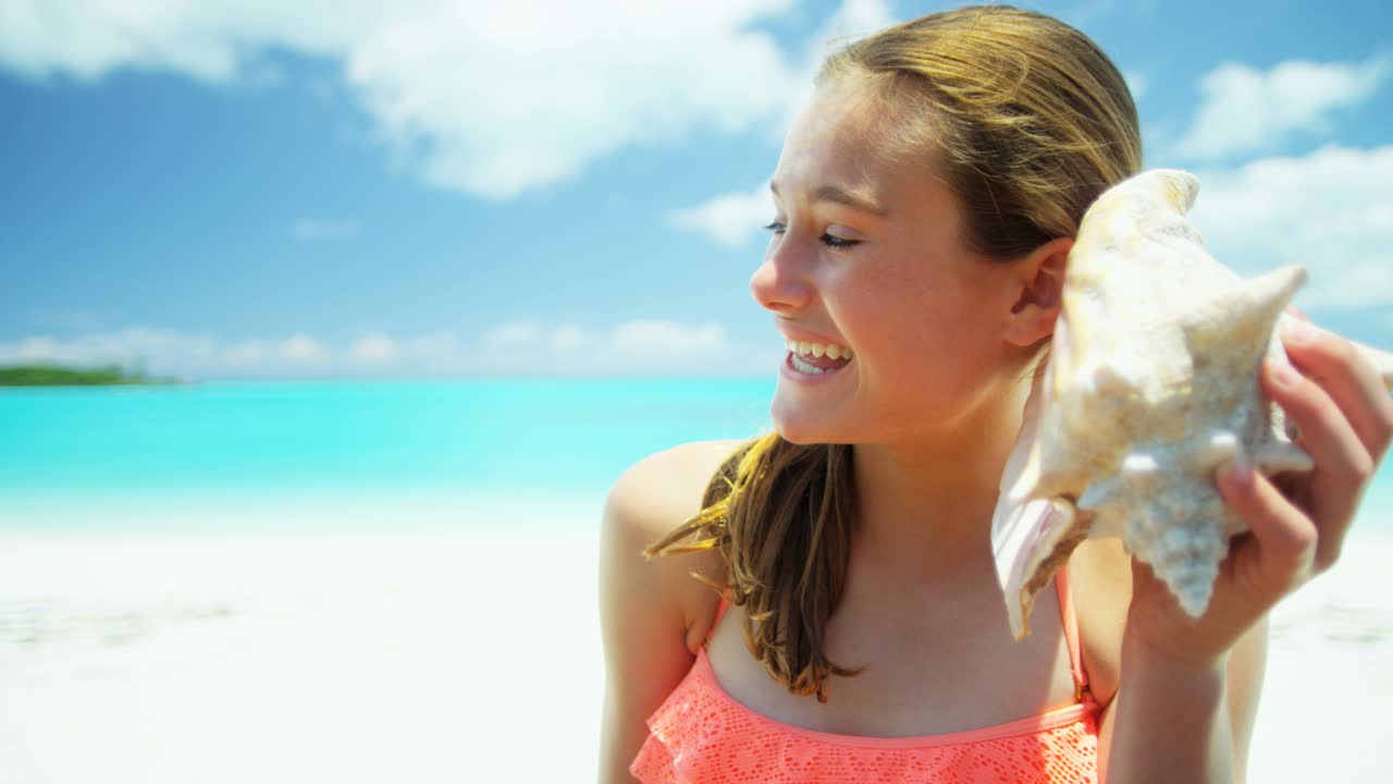 해변 에 있는 소녀 의 초상화