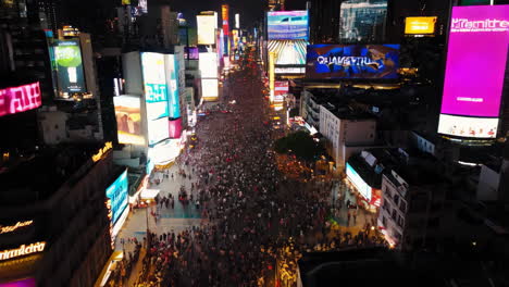 night crowds in a big city