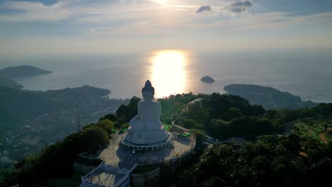 4K-Drohnenaufnahme-Der-Großen-Buddha-Statue-In-Phuket,-Thailand