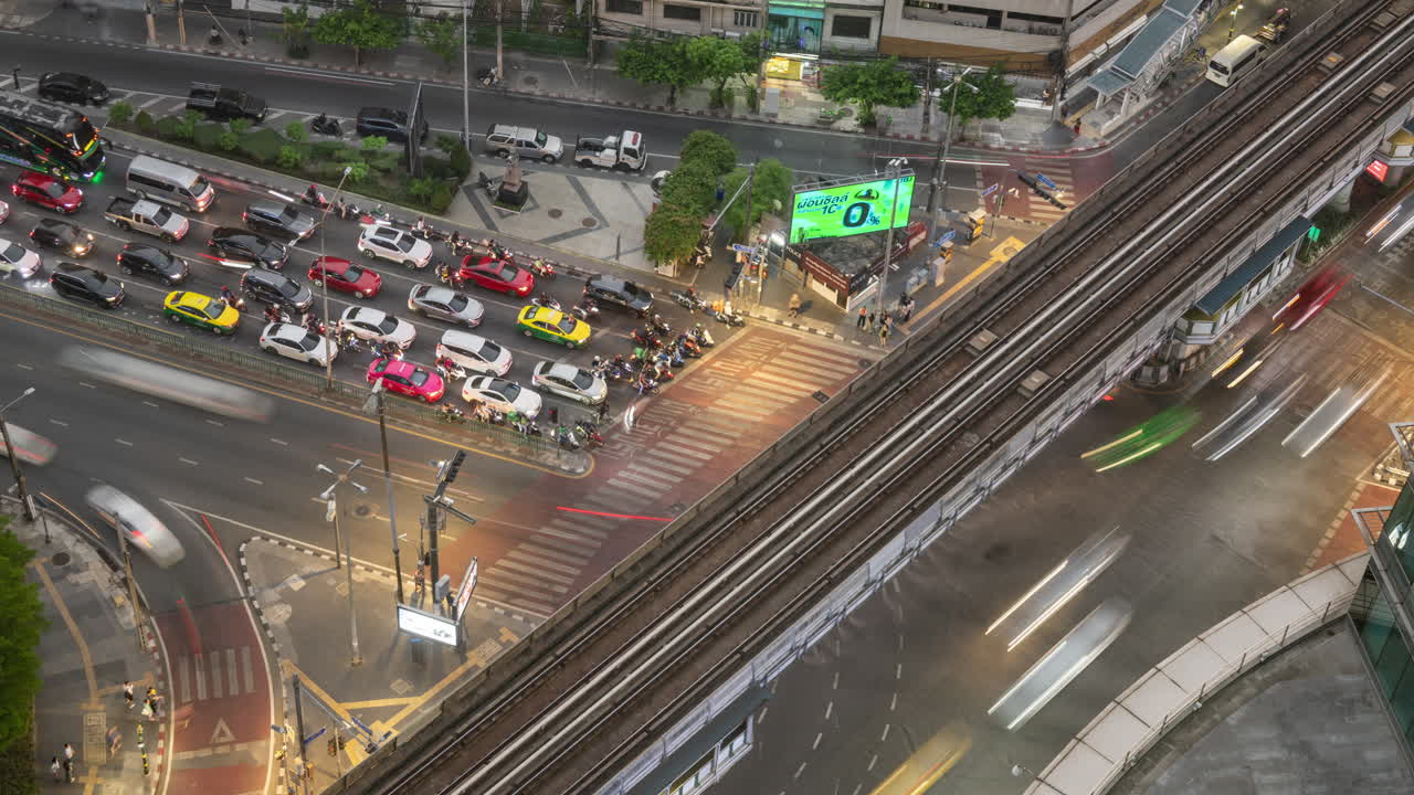 timelapse of rush hour traffic in central bangkok at night
