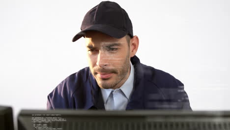 animación de procesamiento de datos sobre hombre de seguridad caucásico usando computadora