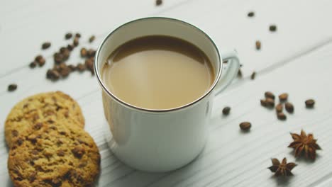 taza con café y galletas