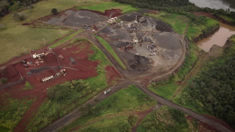 Raspando-La-Tierra-De-Los-Recursos-Naturales-Sobreminando-En-La-Antena-De-Brasil