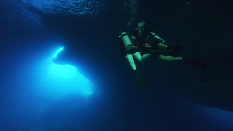 buceo en grotto, saipan, las islas marianas del norte