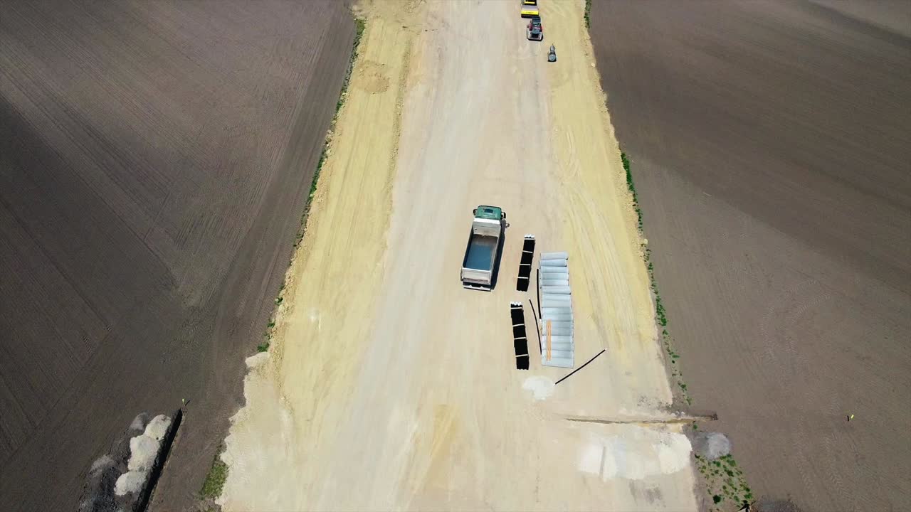 항공 - 오스트리아 바덴의 철도 건설, 넓은 전방, 수평선 없음