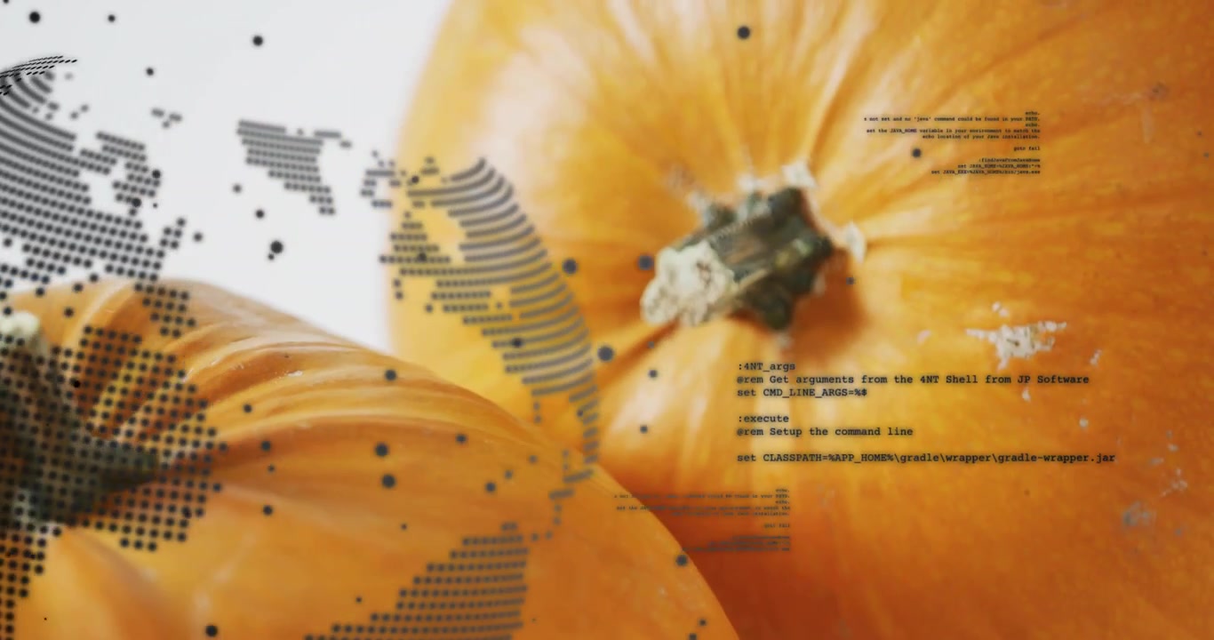 Globo digitale che svanisce accanto a zucche arancioni che ruotano in senso orario generando nodi di codice che mostrano dati