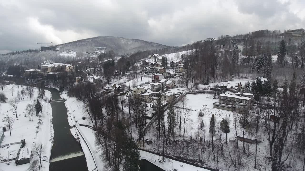 vista aérea de una ciudad en invierno