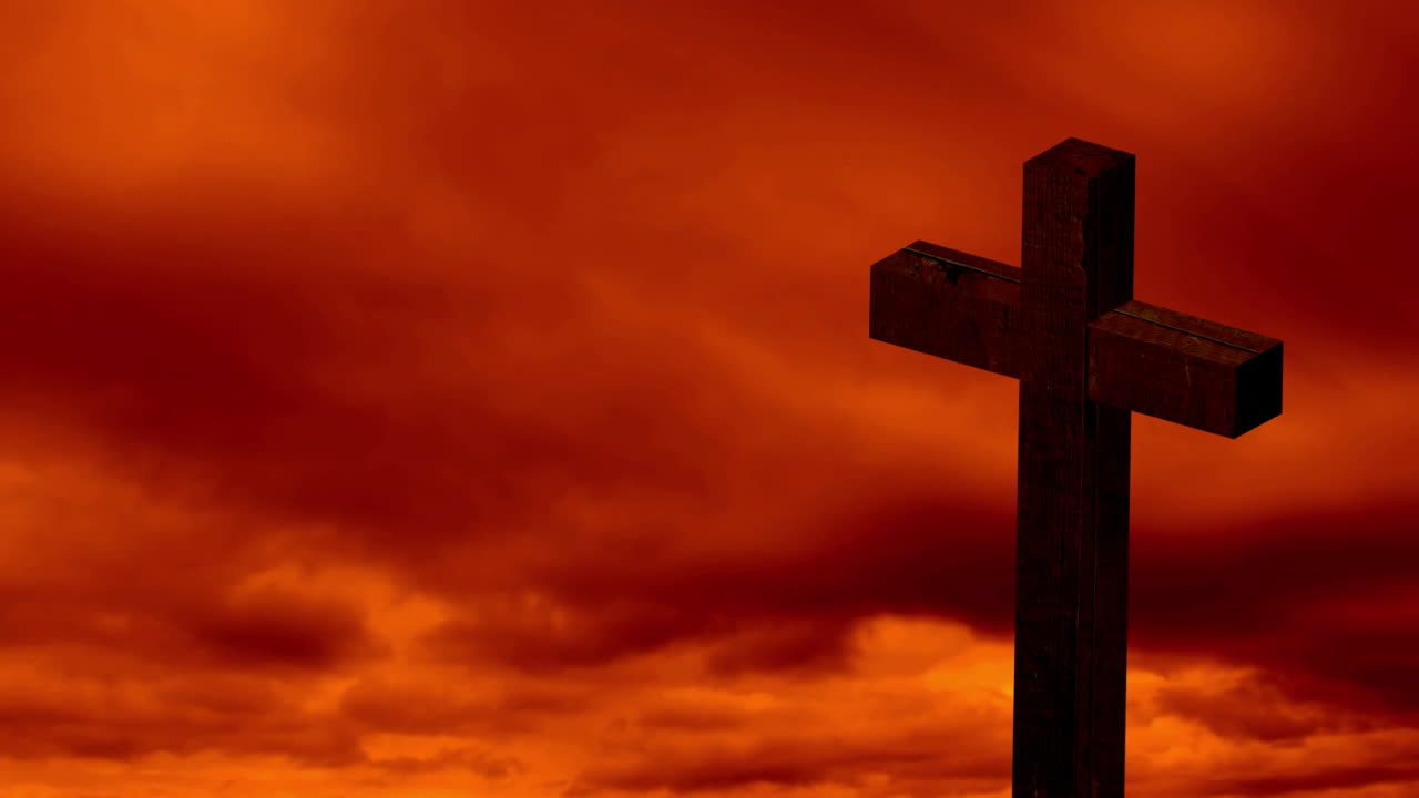 animação da silhueta da cruz cristã sobre nuvens no céu