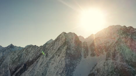 Luftdrohnenaufnahme-Italienischer-Berge-Im-Winter-Vor-Senset