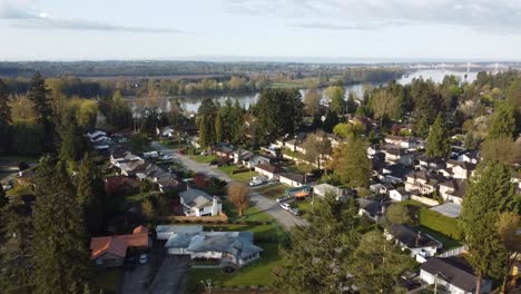 Wunderschöner-Vorort-Von-British-Columbia,-Drohnenaufnahmen,-Maple-Ridge