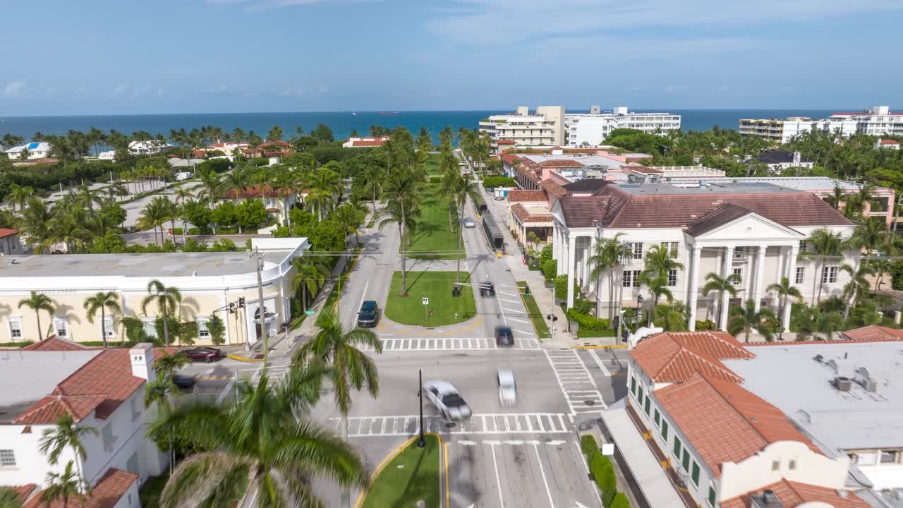 Oceano di West Palm Beach e Royal Palm Way.
