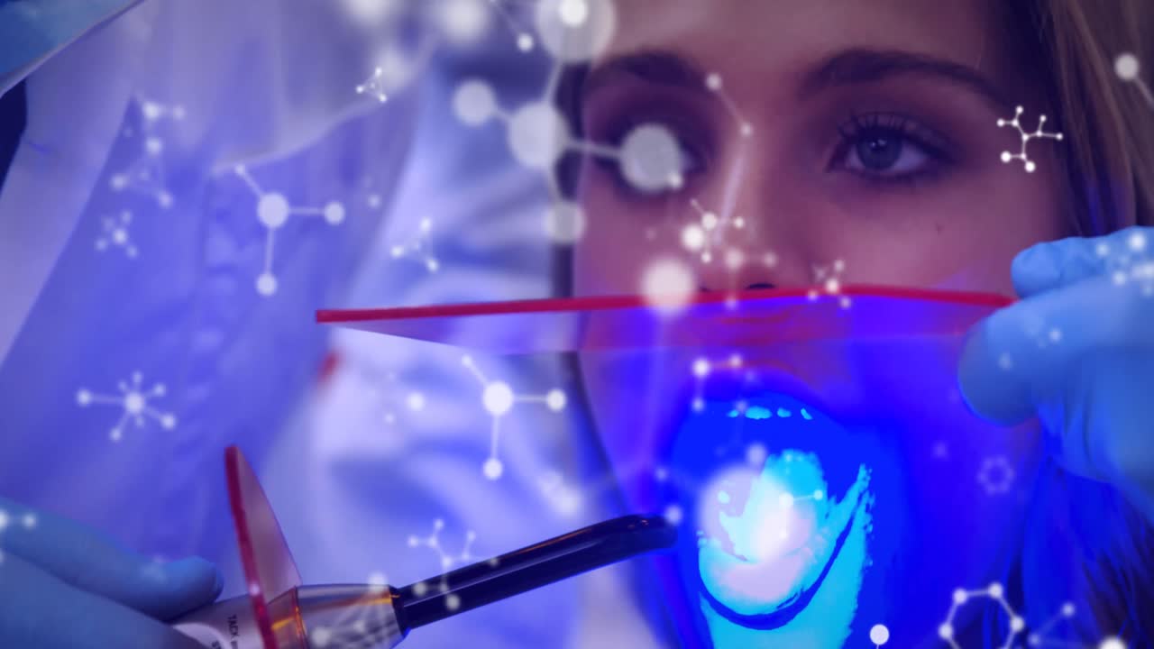 estructuras moleculares brillantes que se mueven contra el dentista que trata a pacientes femeninas