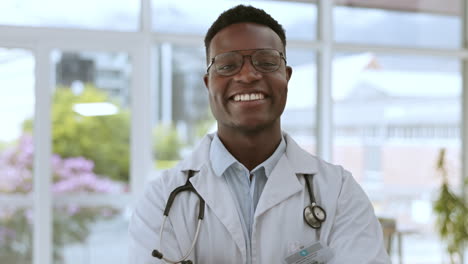 Doctor-face,-black-man-and-proud-in-a-medical