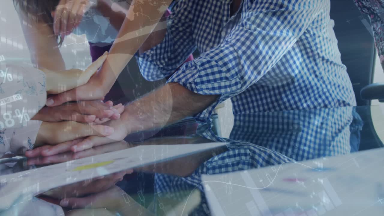 다양한 사업가들이 팀을 이루는 데이터 처리의 애니메이션