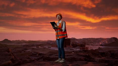 ingeniera inspeccionando el sitio de la cantera al atardecer