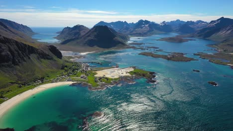 beach lofoten islands es un archipiélago en el condado de nordland, noruega.