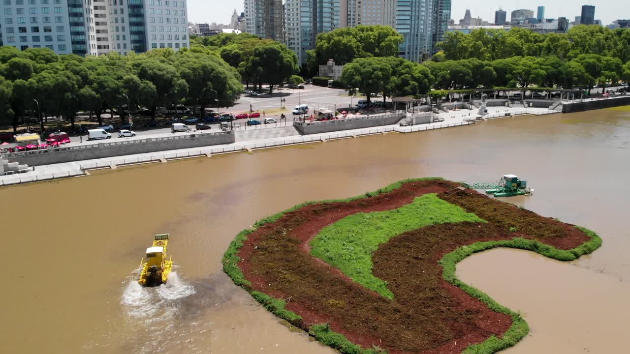 Vista panoramica aerea diurna delle zone umide della Riserva Ecologica di Buenos Aires