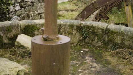 Cantera-De-Piedra-Histórica-Y-Molinos-En-El-Valle-Escondido-Cerca-De-St-Stephen,-Saint-Austell,-Reino-Unido