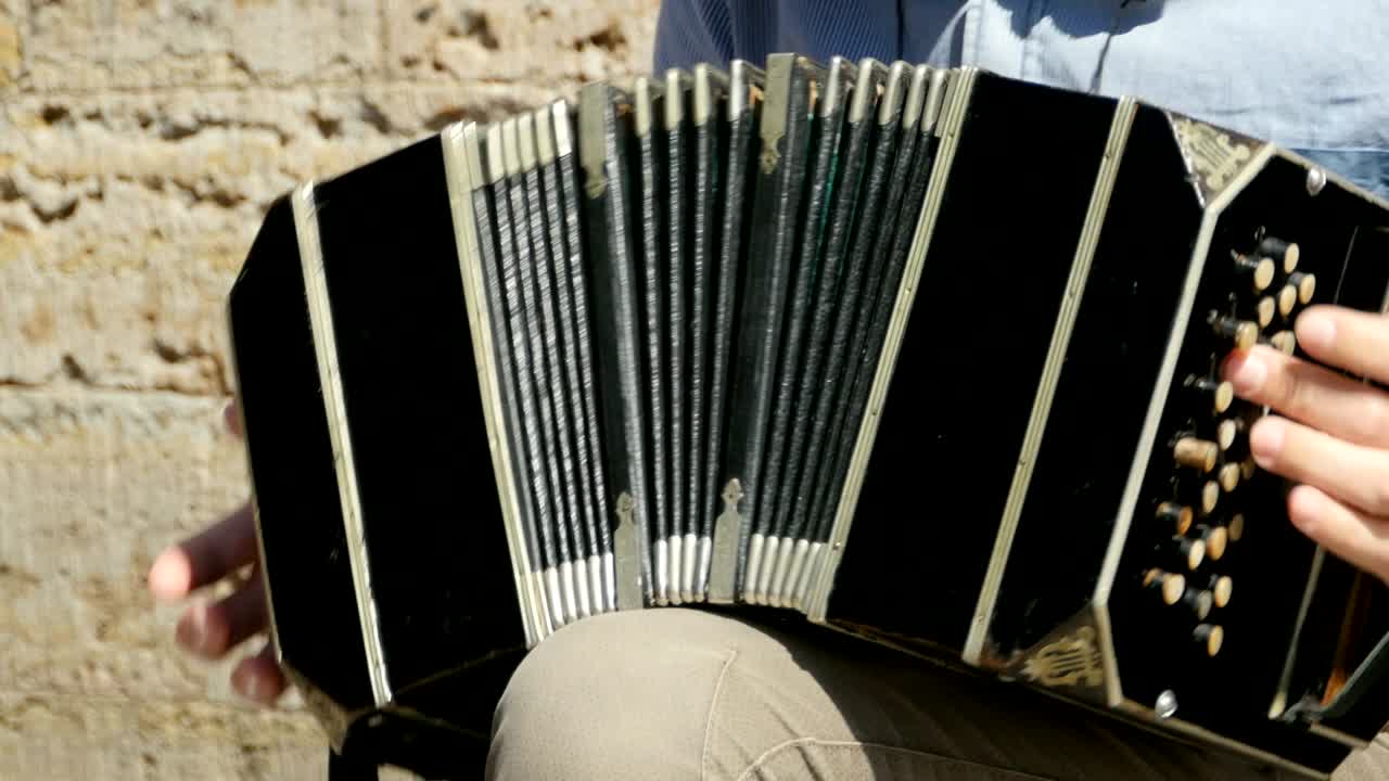 playing the bandoneon