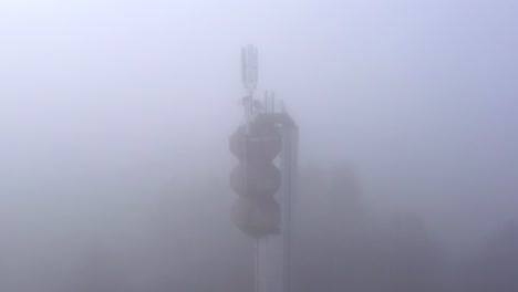 Fernmeldeturmantennen,-Signalübertragung-Bei-Schlechten-Wetterbedingungen