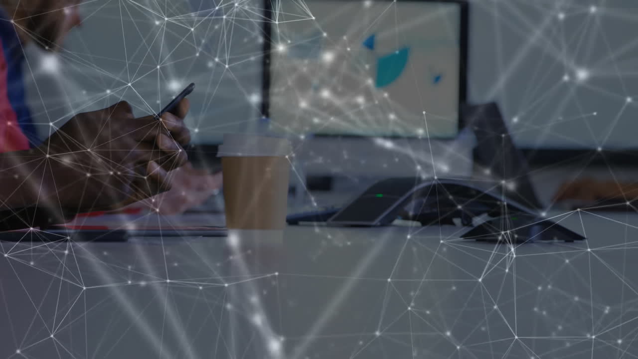 사무실에서 스마트폰 사용, 연결 네트워크 및 데이터 처리 애니메이션