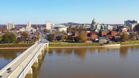 Gute-Drohnenantenne,-Die-Aufnahme-Von-Pennsylvania-Capital-Building-In-Harrisburg-4