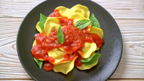 ravioli with tomato sauce and basil