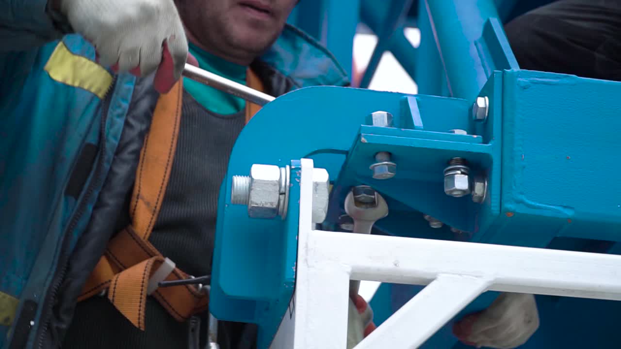 Crane Maintenance and Repair