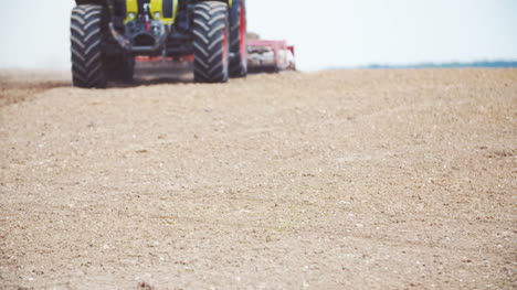 agricultura tractor agrícola campo de siembra y cultivo 1
