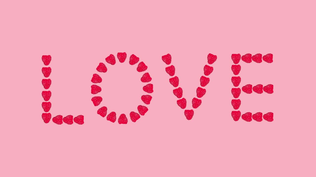 molti lamponi freschi maturi a forma di una parola amore animato su uno sfondo rosa close-up. looping senza cuciture di cibo 3d realistico