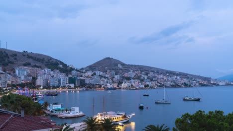 impresionante lapso de tiempo de día a noche sobre la vibrante ciudad de la bahía mediterránea