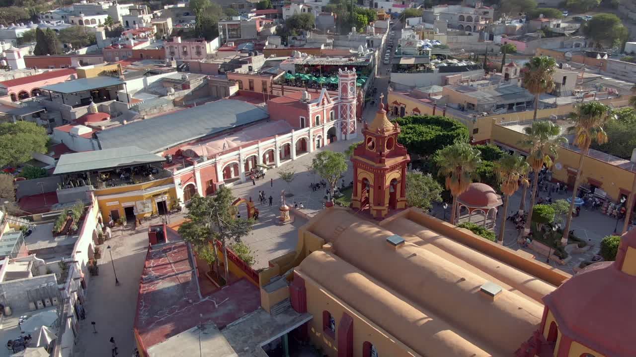 Templo de São Sebastião na Praça Principal de San Sebastián Bernal no Estado de Querétaro, México
