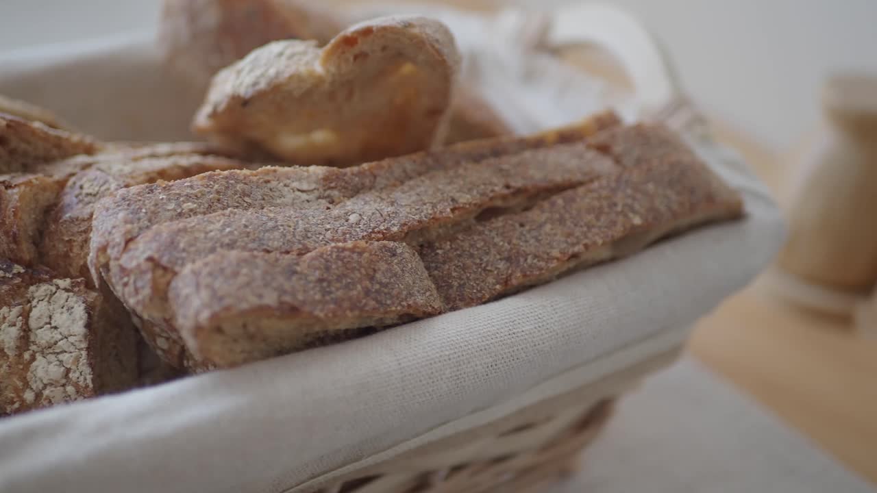 A basket of sliced bread