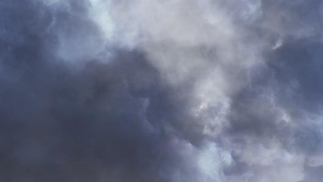 Gewitter,-Dunkler-Dramatischer-Himmel-Mit-Gewitterwolken-4k