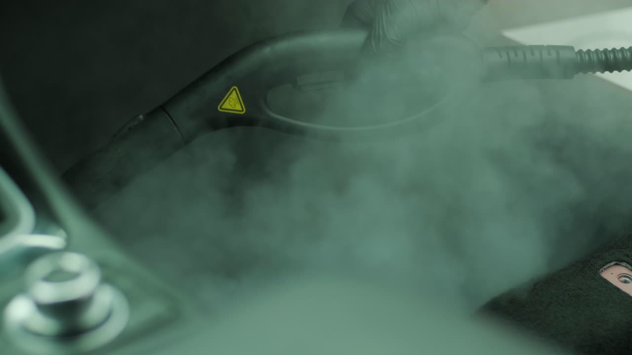 limpieza profesional de automóviles. lavado de sars. detalles interiores. limpieza en seco y detalles del interior de un automóvil. limpeza profunda de asientos. limpeza de espuma en el lavado de automóviles; limpieza del panel del automóvil del polvo. una aspiradora