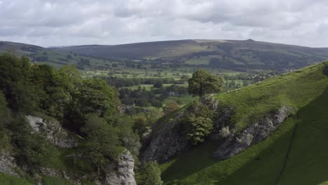 tiro de drone se aproximando de edale 01