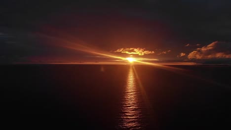 Amanecer en el mar