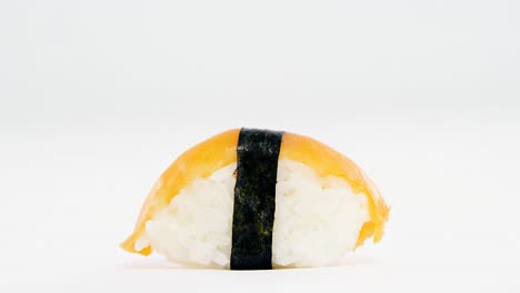 Nigiri-Sushi,-Eingewickelt-In-Nori-Algen