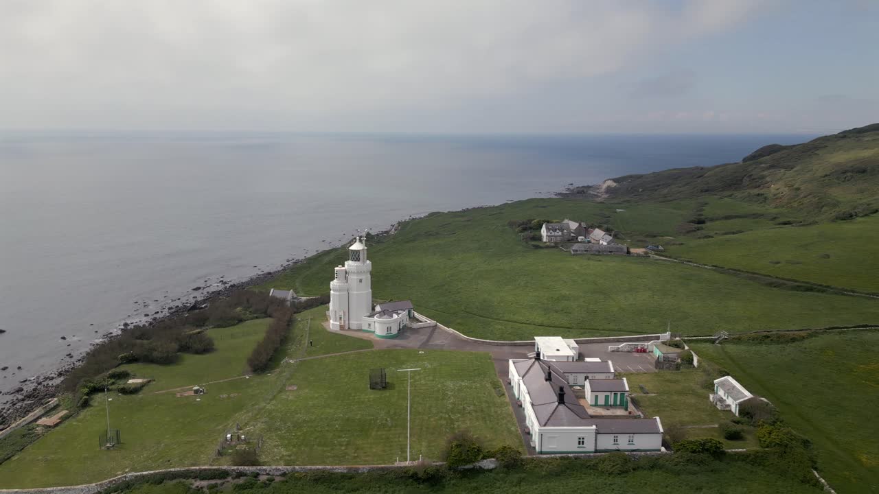 Parallax drone shot approaching St. Catherine’s Lighthouse on Isle of Wight