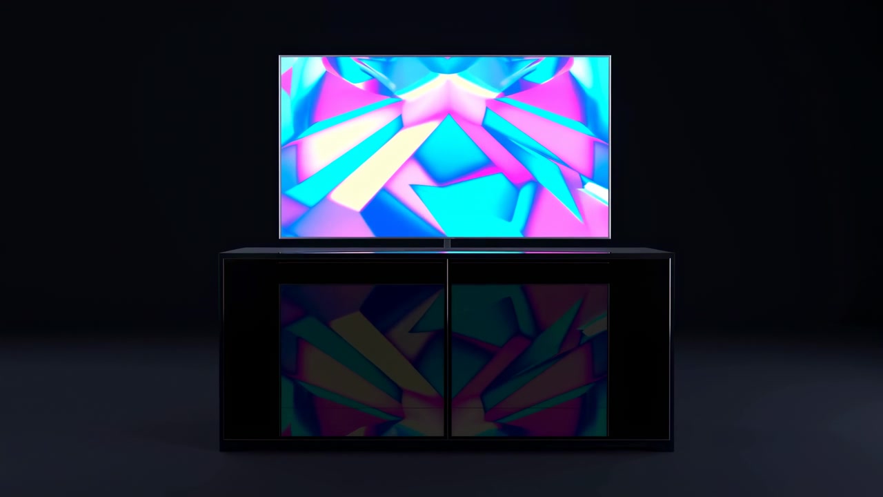 Riepilogo cronologico del movimento nella clip: un elegante schermo piatto, centrato in alto al centro sopra una console bassa e scura, si evolve da una sottile geometria astratta al neon all'inizio.