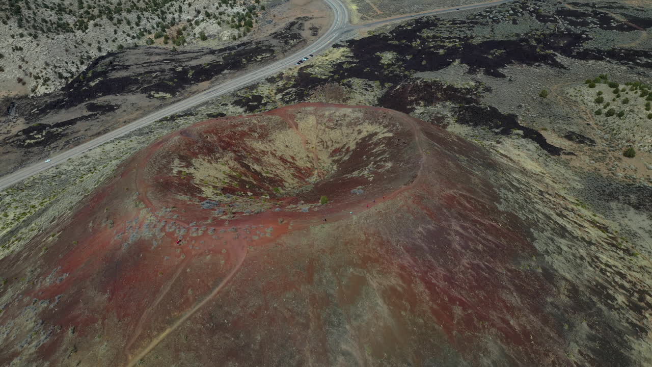 volcán de cono de ceniza, st george, utah, impresionante toma de un dron de uno de los conos de ceniza en el condado de washington