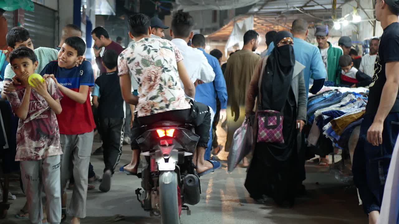 The market at night during the Ramadan