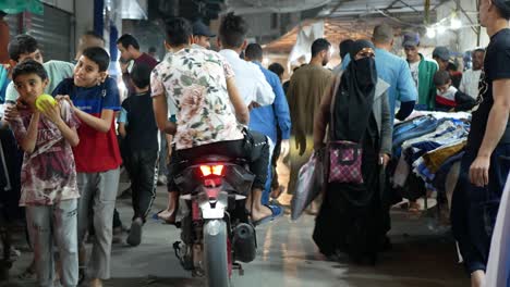 the market at night during the ramadan