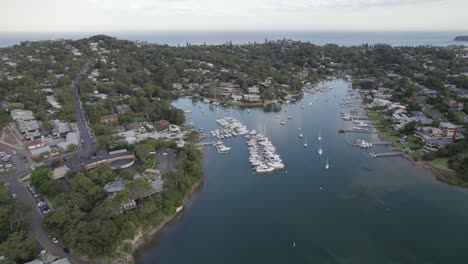 yacht clubs a pittwater, drowned valley estuary a sydney, nsw, australia