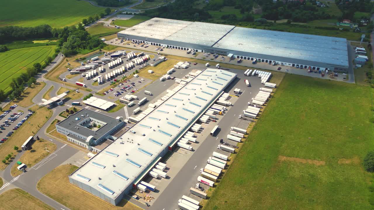 vista aérea de almacenes de almacenes o fábricas industriales o centros logísticos desde arriba